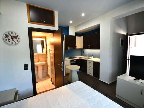 Contemporary 2 Bedroom Apartment With Attached Studio In East Crete