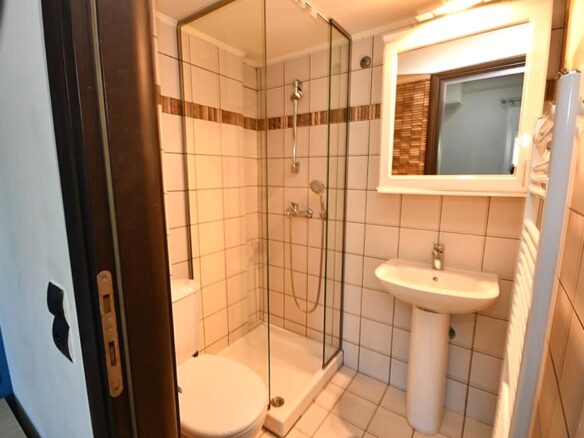 Contemporary 2 Bedroom Apartment With Attached Studio In East Crete