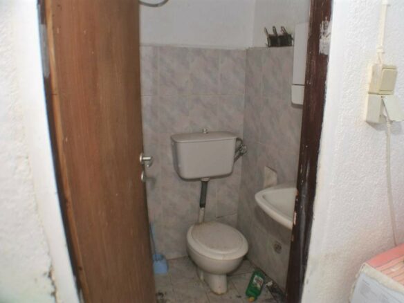 Detached House Needing Renovation In East Crete