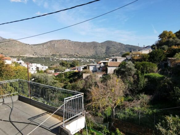 Detached House Needing Renovation In East Crete