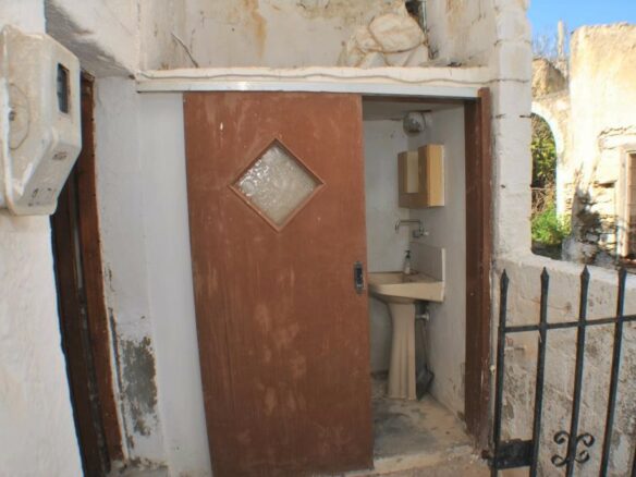 Renovation Opportunity With Countryside Views In East Crete