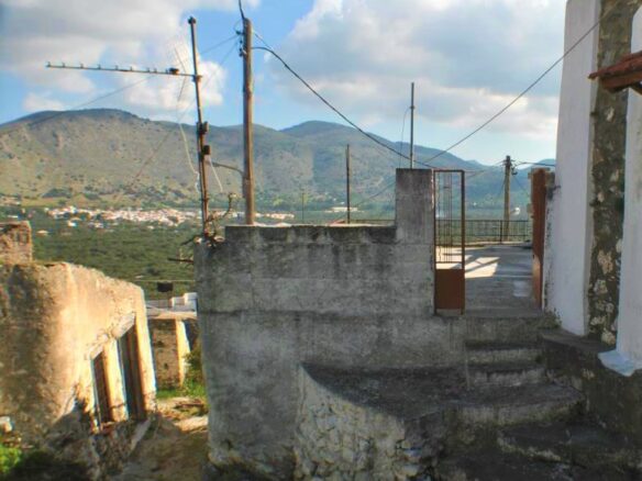 Renovation Opportunity With Countryside Views In East Crete