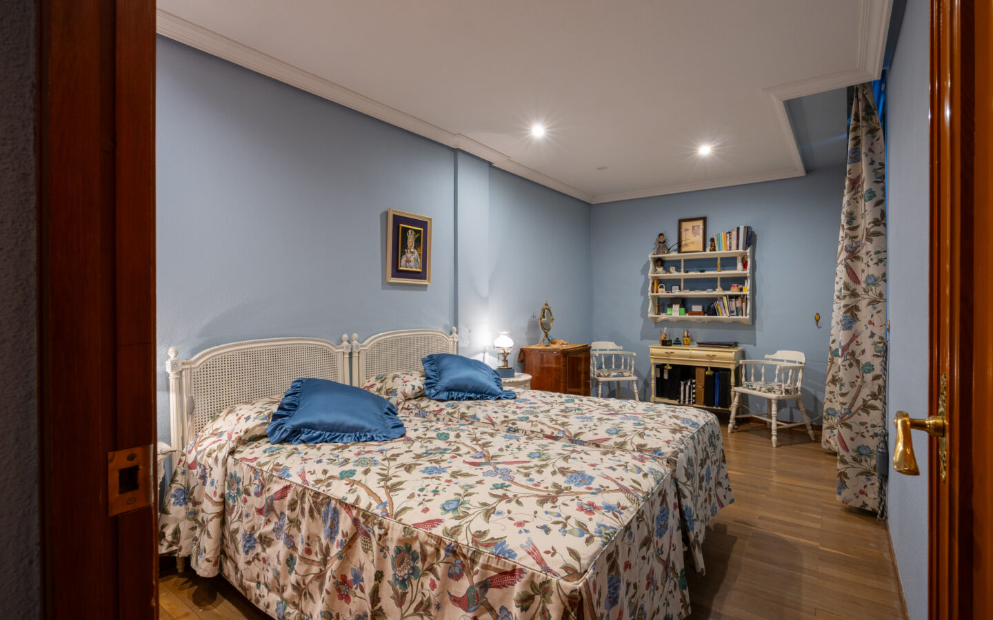 Apartment With Pool And Parking In Exterior Location