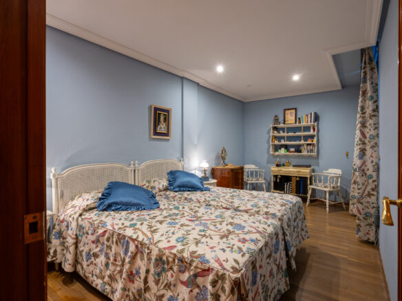 Apartment With Pool And Parking In Exterior Location
