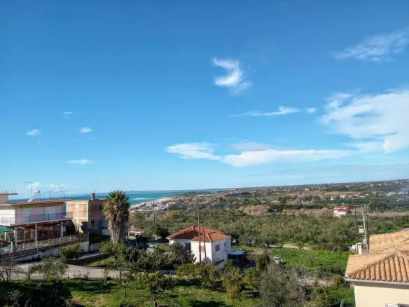 3-bedroom Detached House In Pirgos, Greece (153 M²)