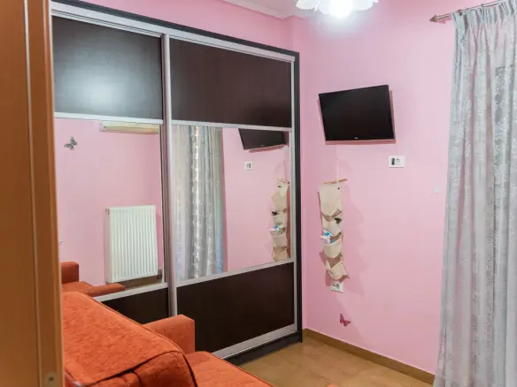 3-bedroom Flat In Agioi Anargiroi, Greece (120 M²)