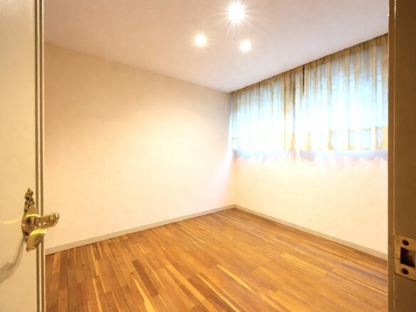 Apartment With Pool And Parking In Exterior Location