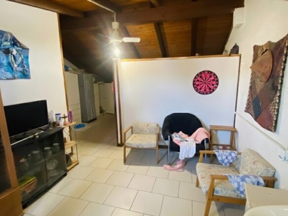 Vertical Townhouse With Large Outdoor Area And Parking In Lido Nazioni