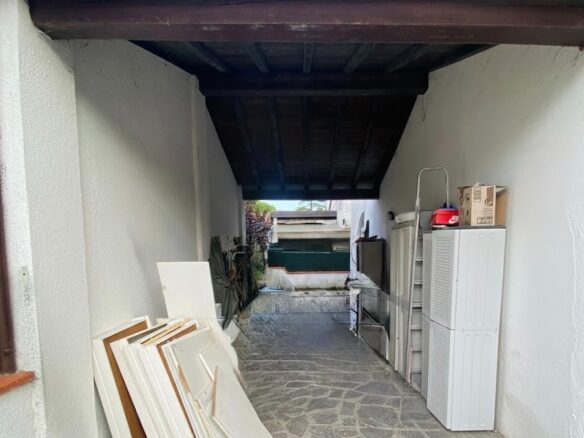 Vertical Townhouse With Large Outdoor Area And Parking In Lido Nazioni