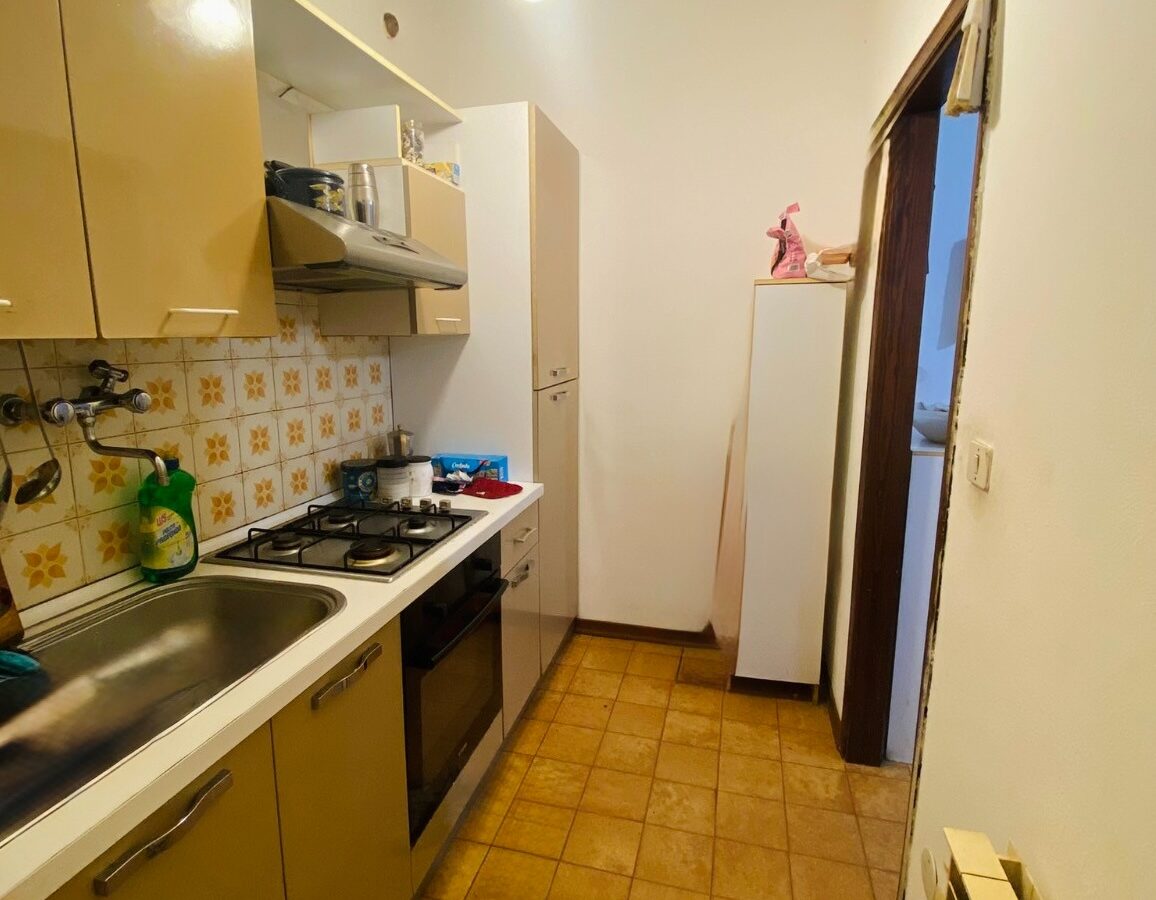 Vertical Townhouse With Large Outdoor Area And Parking In Lido Nazioni