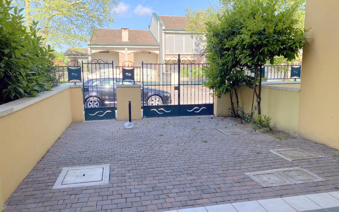 Three-bedroom Ground Floor Villa With Private Parking In Lido Nazioni