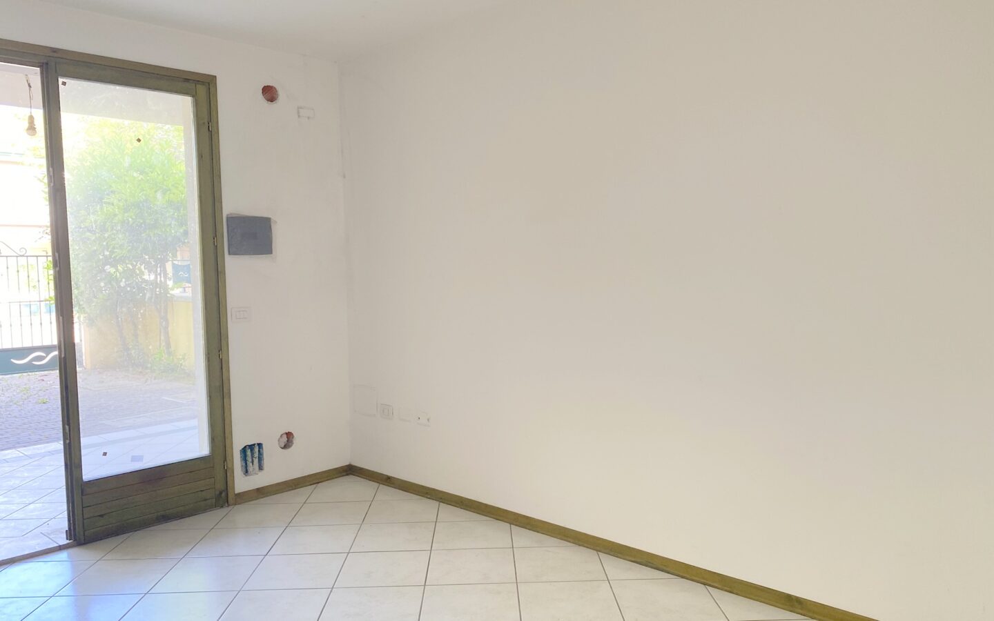 Three-bedroom Ground Floor Villa With Private Parking In Lido Nazioni