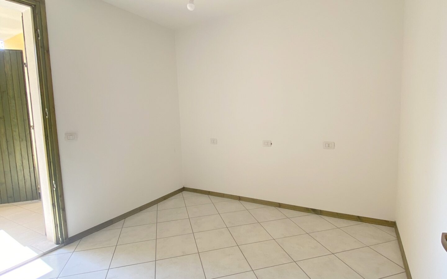 Three-bedroom Ground Floor Villa With Private Parking In Lido Nazioni