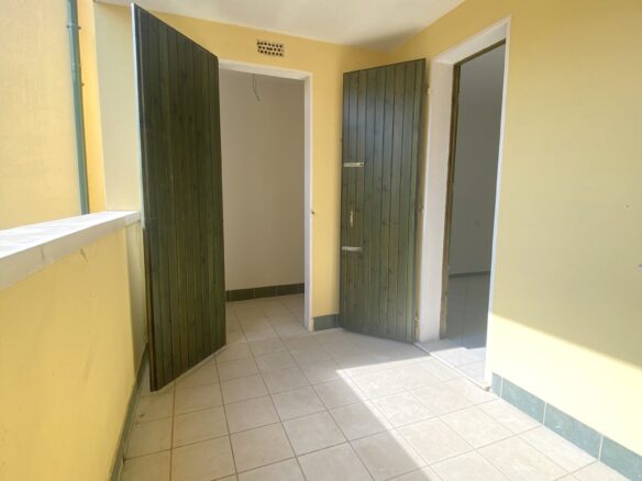 Three-bedroom Ground Floor Villa With Private Parking In Lido Nazioni