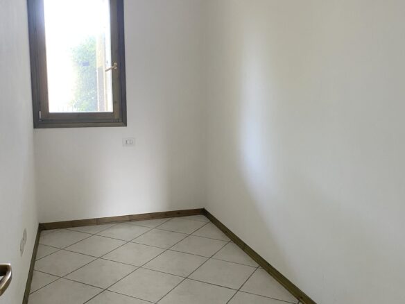 Three-bedroom Ground Floor Villa With Private Parking In Lido Nazioni