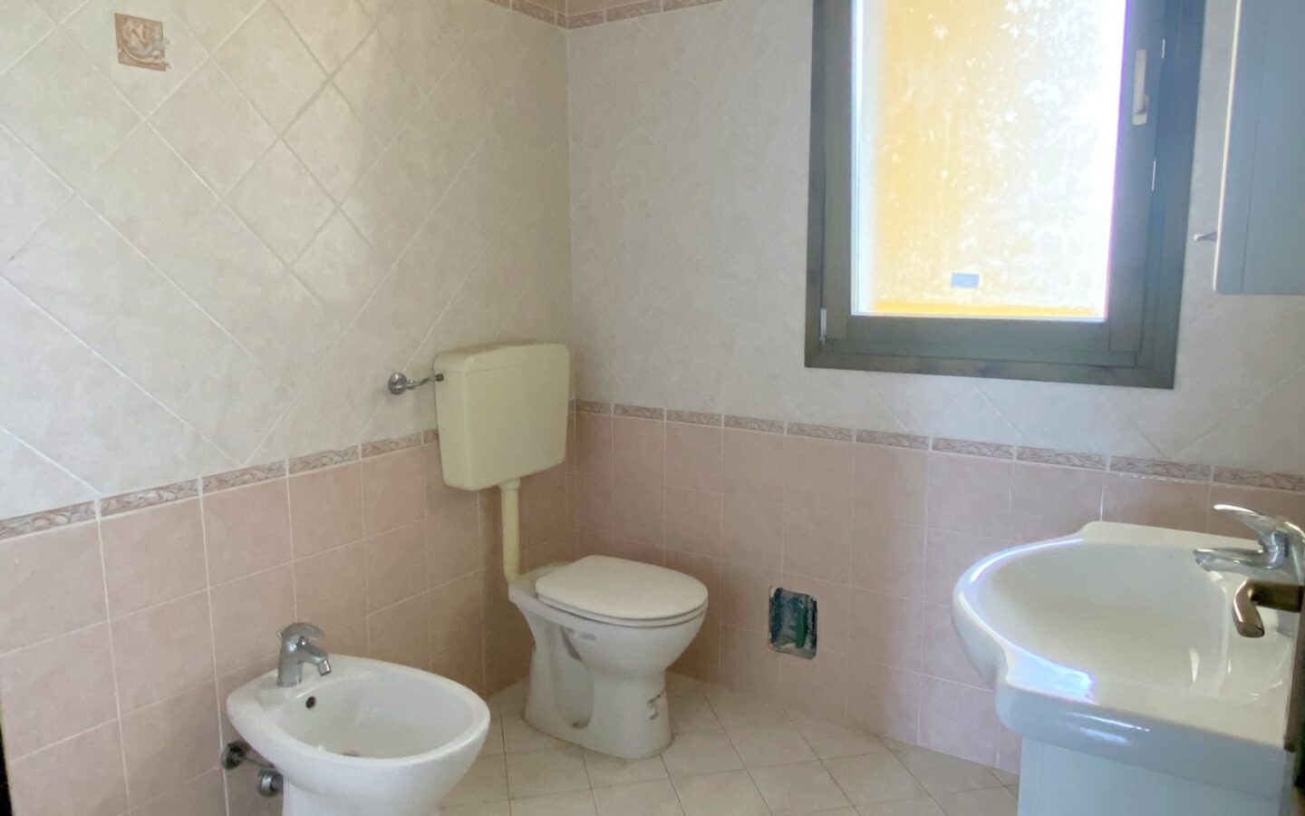 Three-bedroom Ground Floor Villa With Private Parking In Lido Nazioni