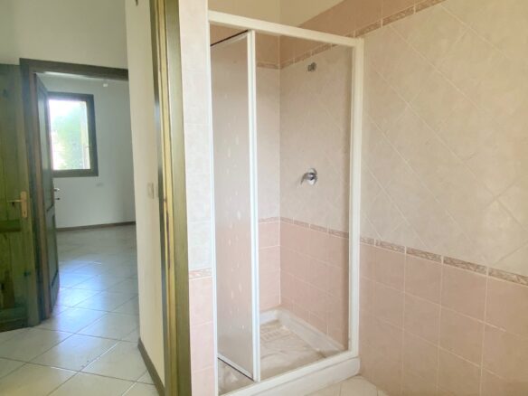 Three-bedroom Ground Floor Villa With Private Parking In Lido Nazioni