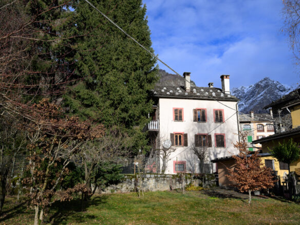 Independent House With Large Garden In Mountain Village Valsesia