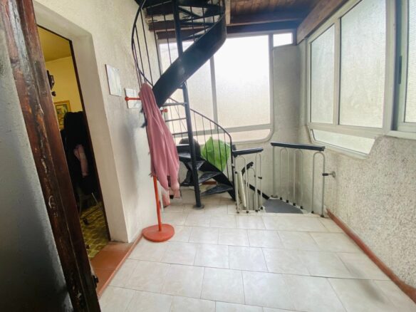 Vertical Townhouse With Large Outdoor Area And Parking In Lido Nazioni