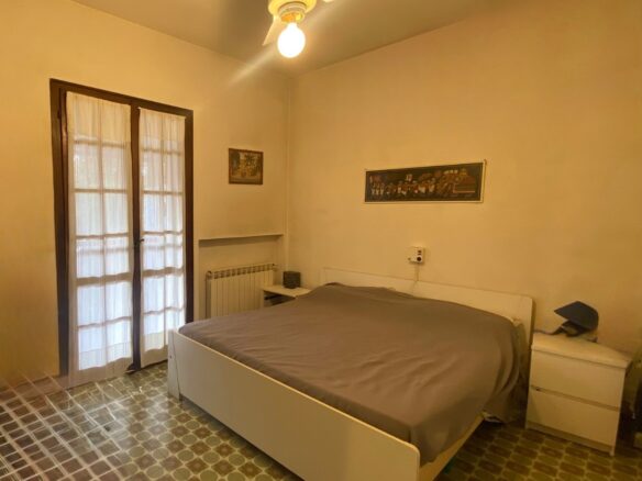 Vertical Townhouse With Large Outdoor Area And Parking In Lido Nazioni