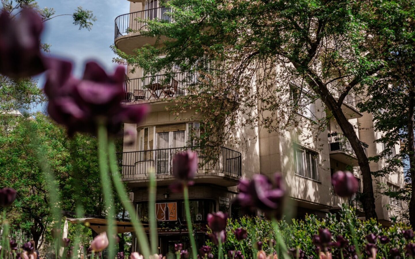 Live The Újlipótváros Lifestyle – Move-in Ready Designer Apartment In Central Budapest