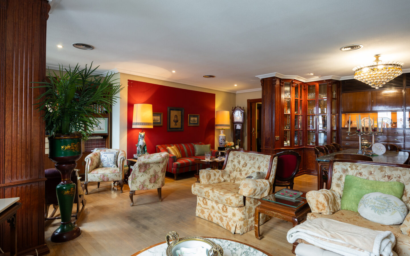Apartment With Pool And Parking In Exterior Location