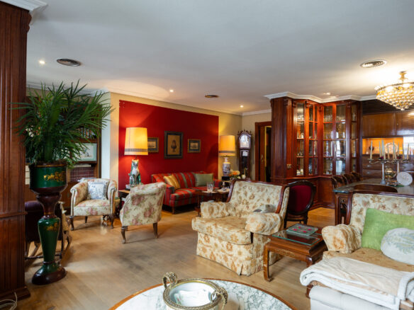 Apartment With Pool And Parking In Exterior Location