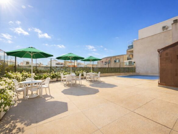 Apartment With Pool And Parking In Exterior Location