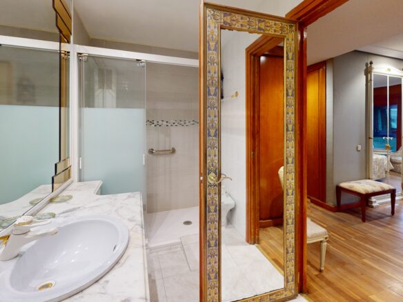 Apartment With Pool And Parking In Exterior Location