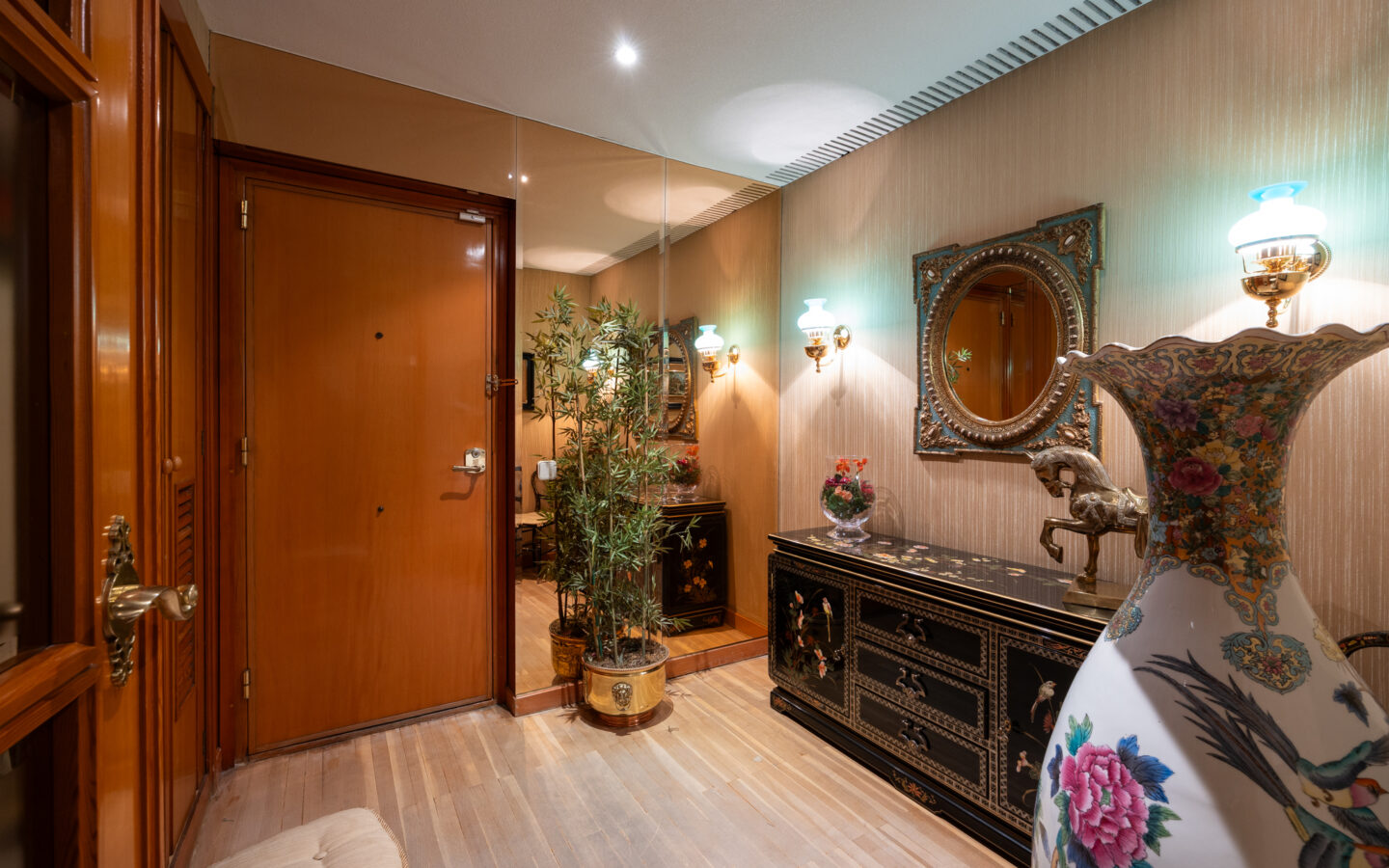 Apartment With Pool And Parking In Exterior Location