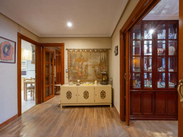 Apartment With Pool And Parking In Exterior Location