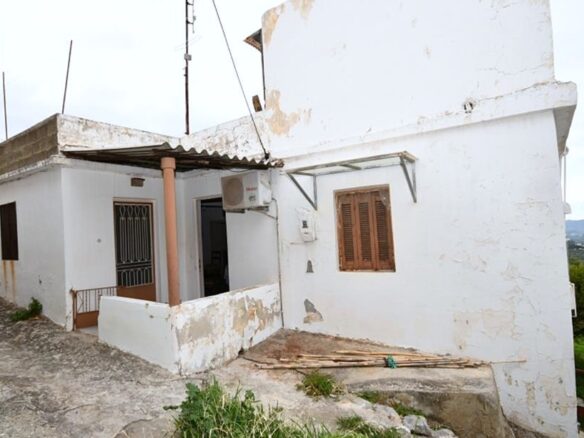 2 Bedroom House With Garden In Kritsa Village, East Crete