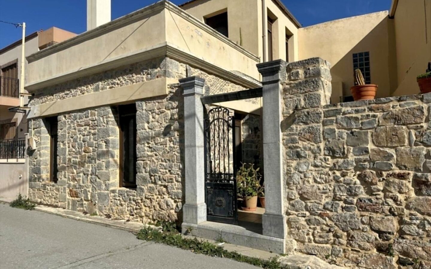 Renovated Stone House With Terrace In East Crete