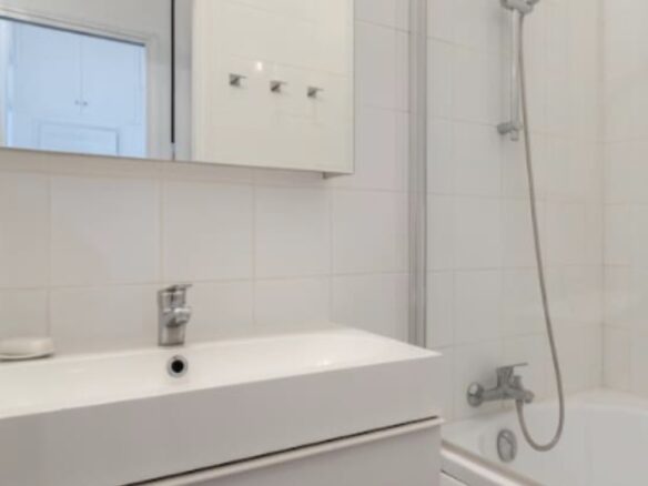 Three-bedroom Apartment 300m From Beaches In Cannes Center