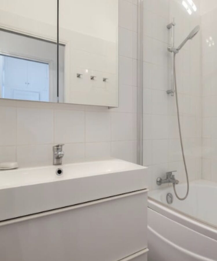 Three-bedroom Apartment 300m From Beaches In Cannes Center