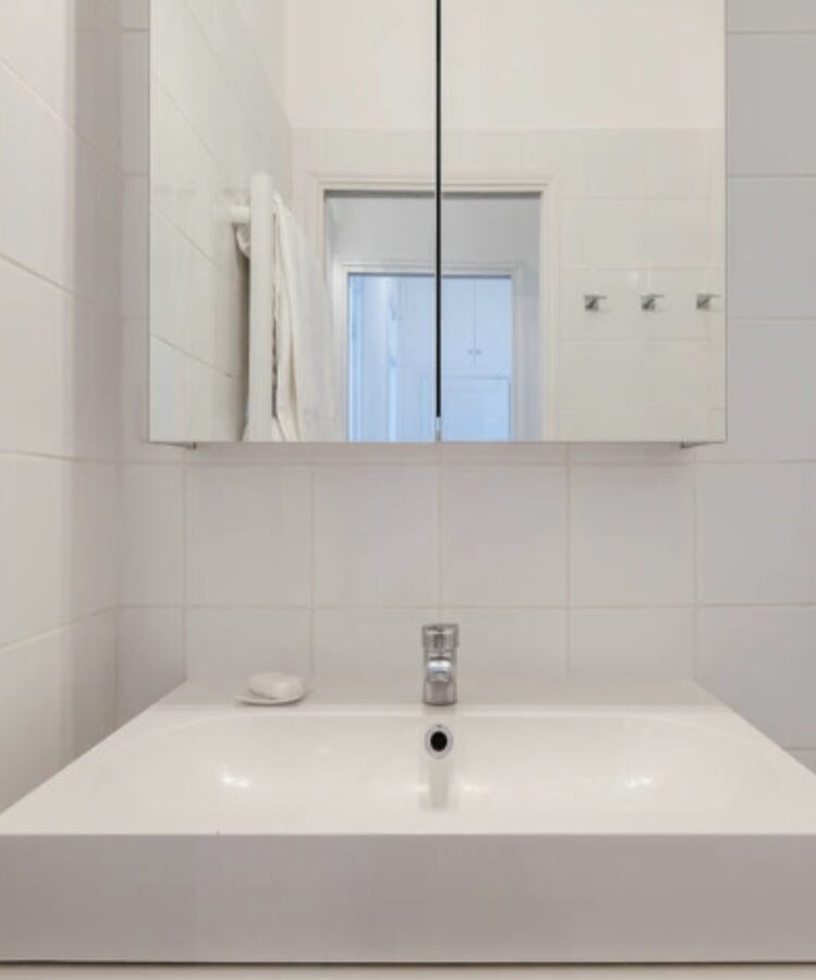 Three-bedroom Apartment 300m From Beaches In Cannes Center