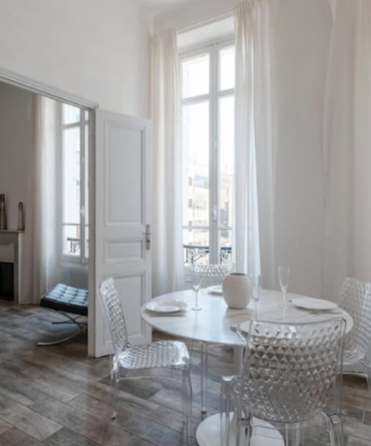 Three-bedroom Apartment 300m From Beaches In Cannes Center