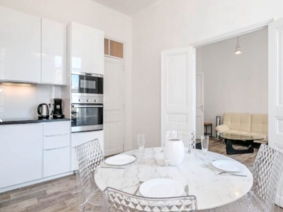 Three-bedroom Apartment 300m From Beaches In Cannes Center