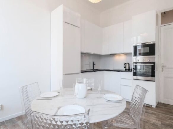 Three-bedroom Apartment 300m From Beaches In Cannes Center