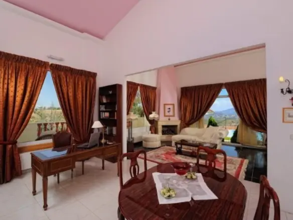 Villa In Gorgolaini, Greece (582 M²)
