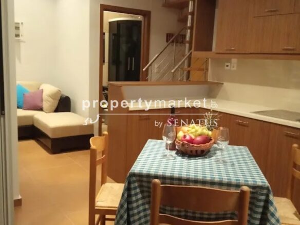 Two-bedroom Maisonette In Desired Location, 82 M² Updated