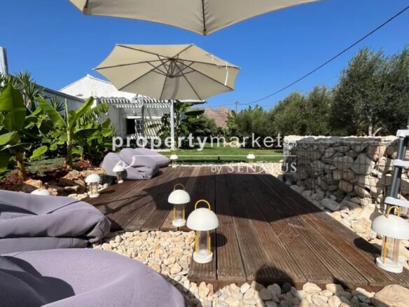 Villa With 3 Bedrooms In Coastal Location