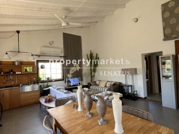 Villa With 3 Bedrooms In Coastal Location