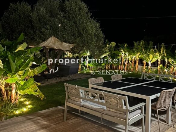 Villa With 3 Bedrooms In Coastal Location