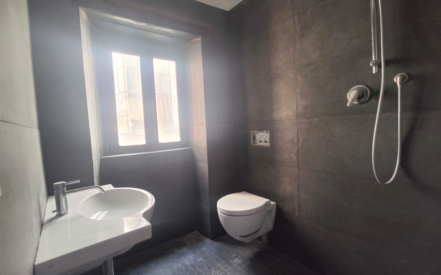 B60 Renovated Apartment With Panoramic View – 80 Sqm, No Condo Feestitle: 1 Beds Renovated Apartment, Panoramic View,