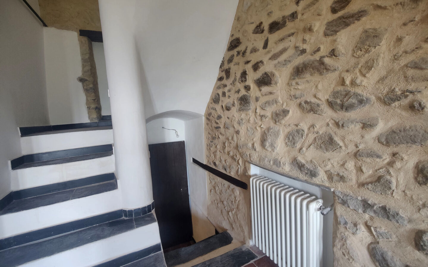 B60 Renovated Apartment With Panoramic View – 80 Sqm, No Condo Feestitle: 1 Beds Renovated Apartment, Panoramic View,