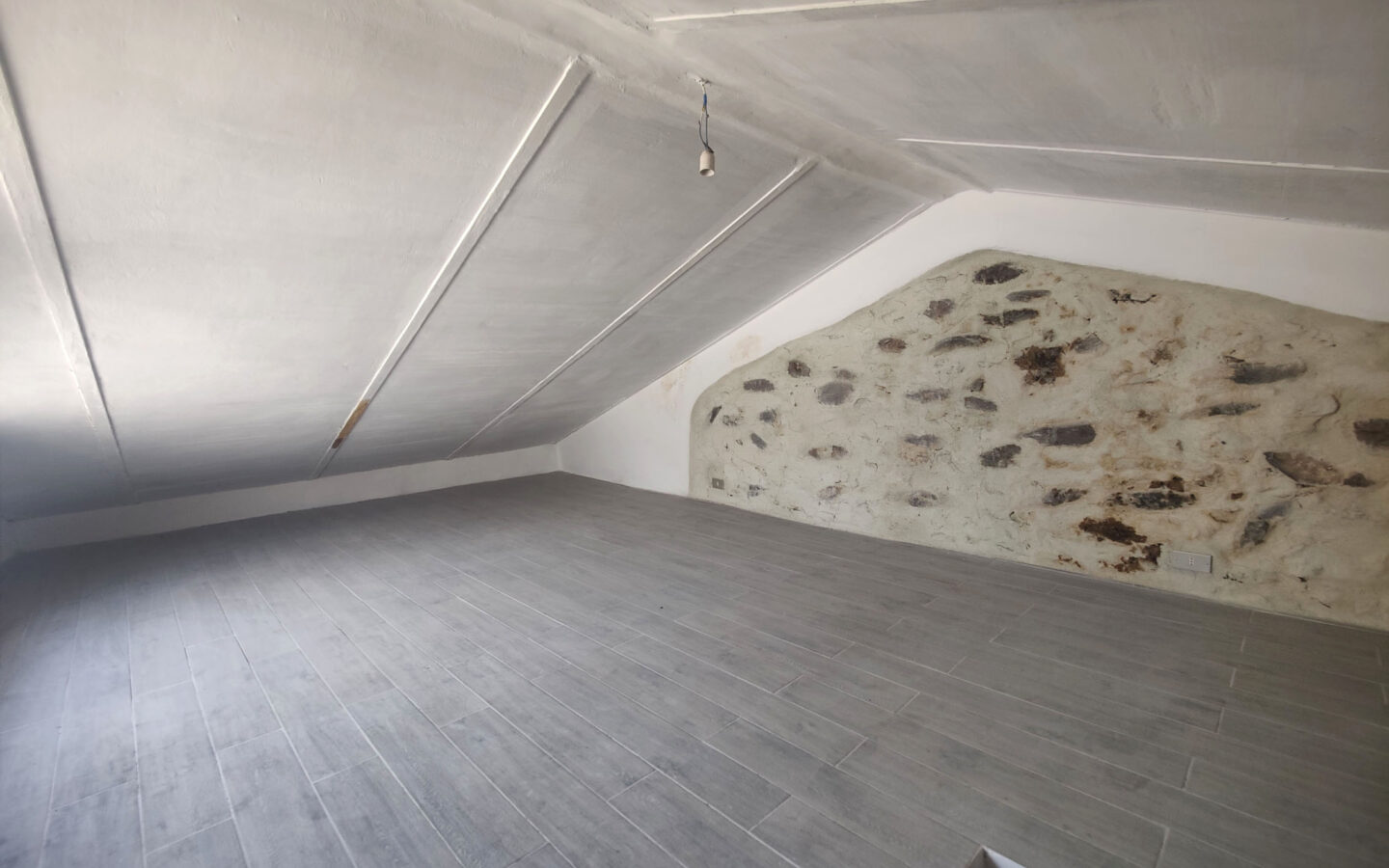 B60 Renovated Apartment With Panoramic View – 80 Sqm, No Condo Feestitle: 1 Beds Renovated Apartment, Panoramic View,