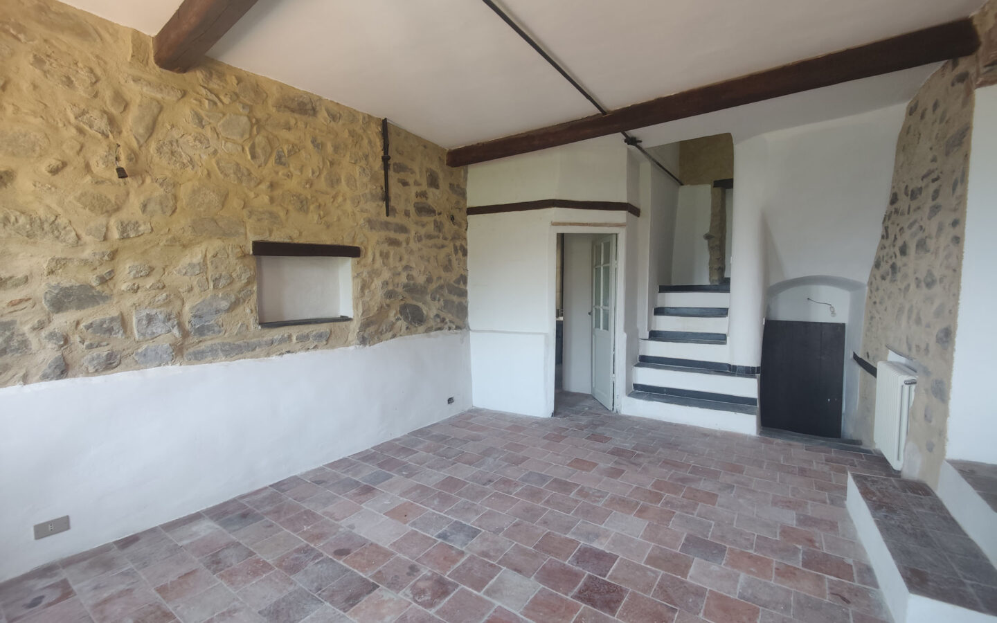 B60 Renovated Apartment With Panoramic View – 80 Sqm, No Condo Feestitle: 1 Beds Renovated Apartment, Panoramic View,