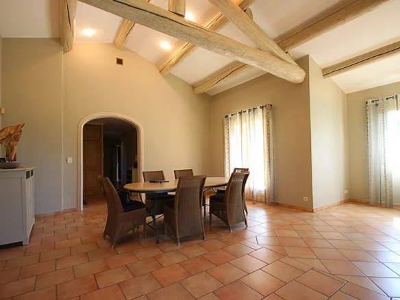 Spacious Villa With Pool And Top-tier Amenities In Cavaillon (84300)