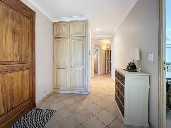 Spacious Villa With Pool And Top-tier Amenities In Cavaillon (84300)